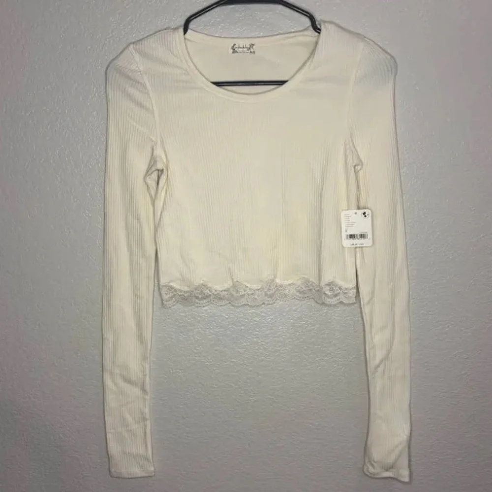 Free People| ‘Classic Twist’ Lace Trim Long Sleeve